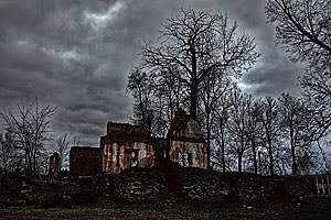Руины усадебного дома (Ивенец / Республика Беларусь)