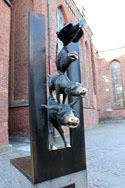 Памятник Бременским музыкантам (Рига, Латвия, 2014)